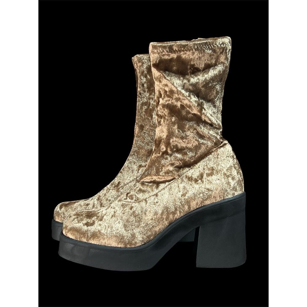 Steve Madden Klayton Bronzy Gold Velvet Platform Boots Size 6M New No Tags / Box